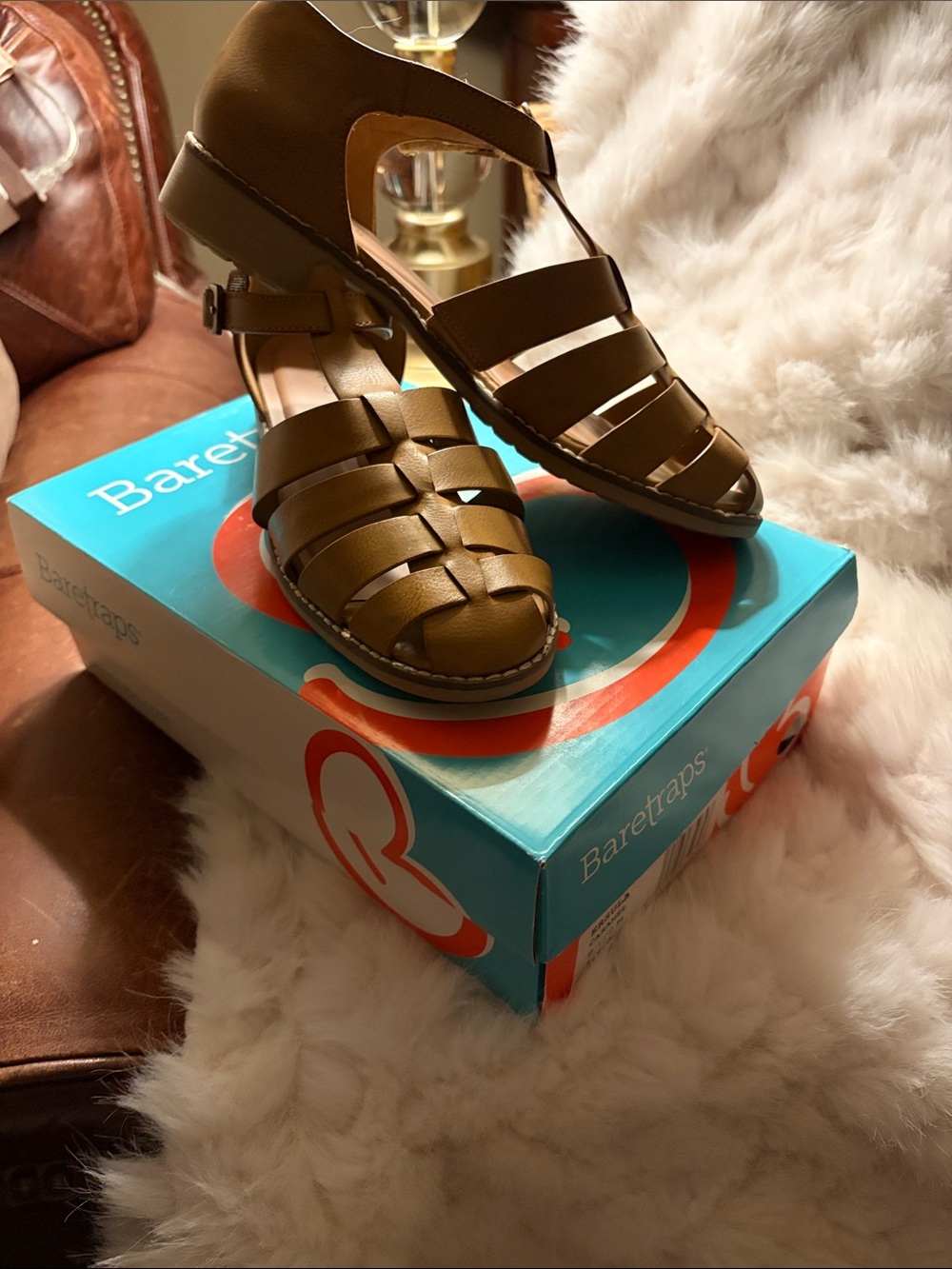 New in Box BareTraps Caramel Fisherman Sandals Size 8.5 Retail $69